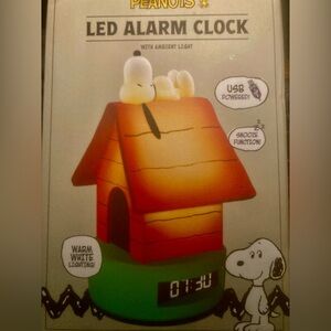 Peanuts LED Alarm Clock with Ambient Light new in box